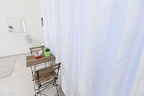 Classic Ernesto near Opera