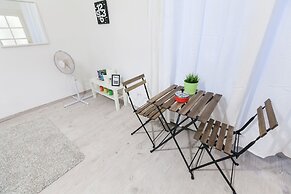 Classic Ernesto near Opera