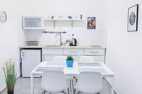 Classic Ernesto near Opera