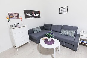 Classic Ernesto near Opera