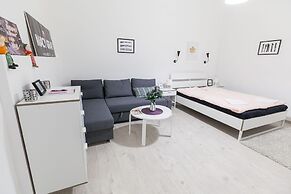 Classic Ernesto near Opera