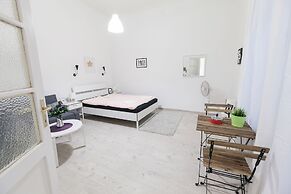 Classic Ernesto near Opera