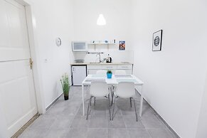 Classic Ernesto near Opera