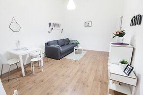 Classic Ernesto near Opera