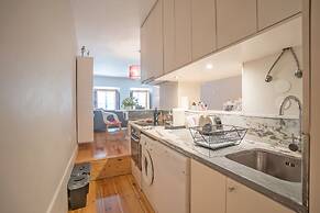 Elegant & Cozy Apartment