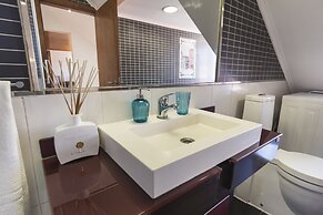 Santa Justa Elevator by Rentestate