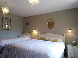 Holly House Bed & Breakfast