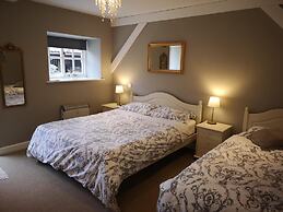Holly House Bed & Breakfast