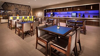 GLo Best Western Nashville Airport