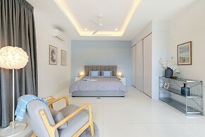 Villa White Orchid