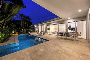 Villa White Orchid