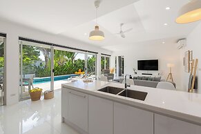 Villa White Orchid