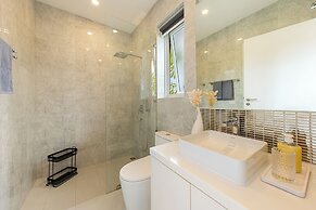 Villa White Orchid