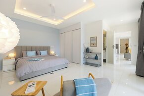 Villa White Orchid