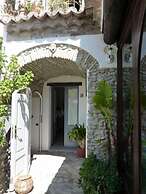 B&B Amphisya