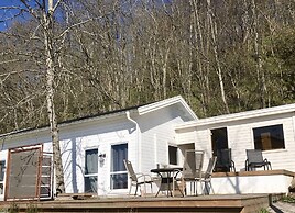 Hills Loft Cottage with Sauna