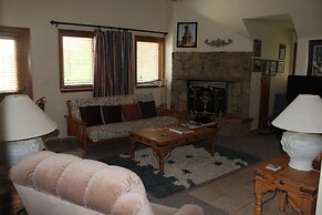 Prow'd House Bed & Breakfast