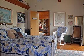 Prow'd House Bed & Breakfast