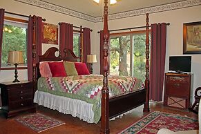 Prow'd House Bed & Breakfast