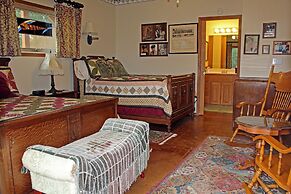Prow'd House Bed & Breakfast