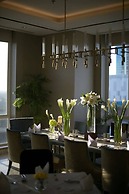 Oakwood Hotel & Residence Surabaya