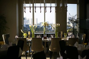 Oakwood Hotel & Residence Surabaya