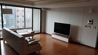 Gangnam Stn Luxury Apt