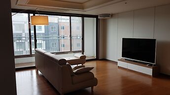 Gangnam Stn Luxury Apt