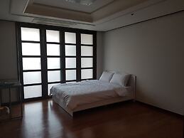 Gangnam Stn Luxury Apt