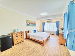 Cozy Hotel - 140 Cong Quynh
