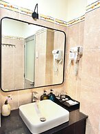 Cozy Hotel - 140 Cong Quynh