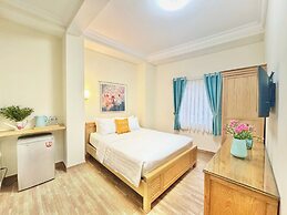 Cozy Hotel - 140 Cong Quynh