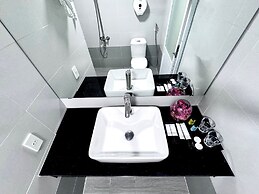 Cozy Hotel - 140 Cong Quynh