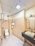 Cozy Hotel - 140 Cong Quynh