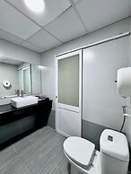 Cozy Hotel - 140 Cong Quynh