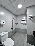 Cozy Hotel - 140 Cong Quynh