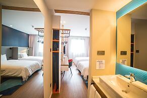 Holiday Inn Express Nanjing Xuanwu Lake by IHG