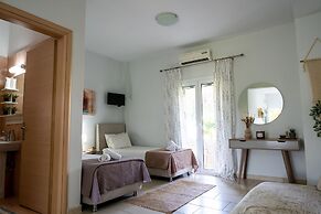 Tesys Studios & Apartments