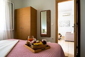 Tesys Studios & Apartments