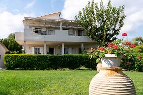 Tesys Studios & Apartments