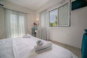 Tesys Studios & Apartments