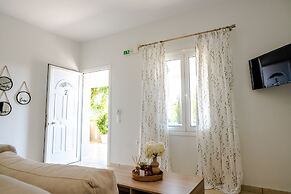 Tesys Studios & Apartments