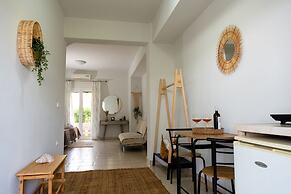 Tesys Studios & Apartments