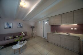 Tesys Studios & Apartments