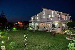 Tesys Studios & Apartments