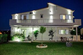 Tesys Studios & Apartments