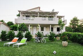 Tesys Studios & Apartments