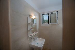 Tesys Studios & Apartments