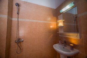 Tesys Studios & Apartments