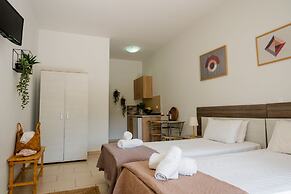 Tesys Studios & Apartments